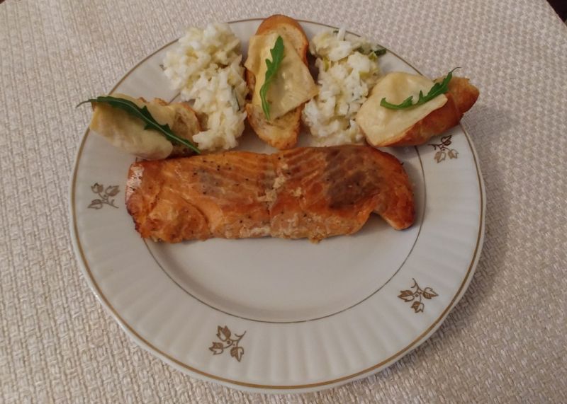 Pieczony łosoś w pikantnych przyprawach Pieczony łosoś w pikantnych przyprawach