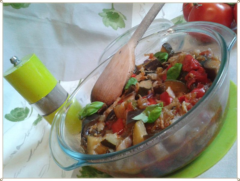 Pieczony pikantny gulasz wege  Pieczony pikantny gulasz wege