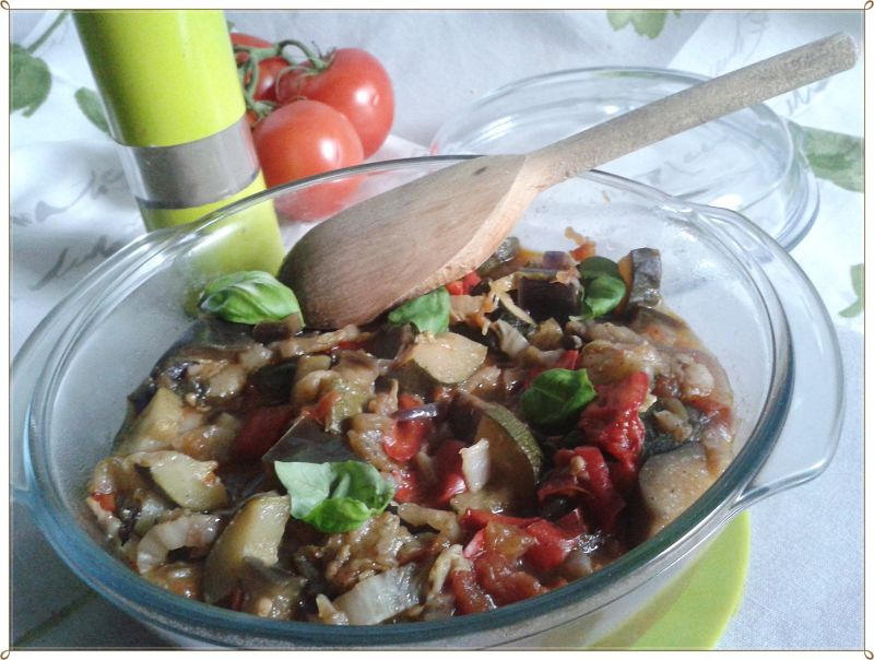 Pieczony pikantny gulasz wege  Pieczony pikantny gulasz wege