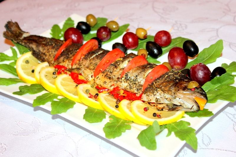 Pieczony pstrąg z awokado