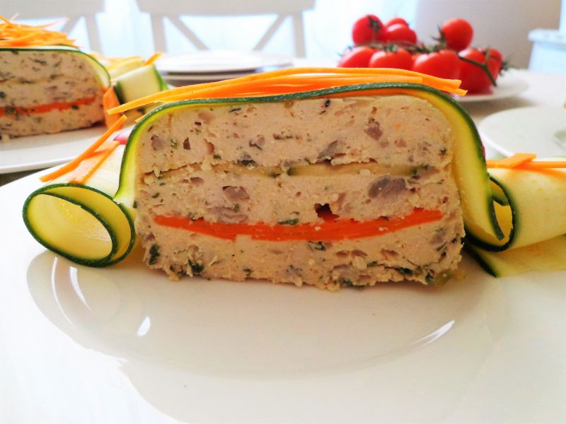 Pieczony pulpet z kurczaka z cukinią i marchewką