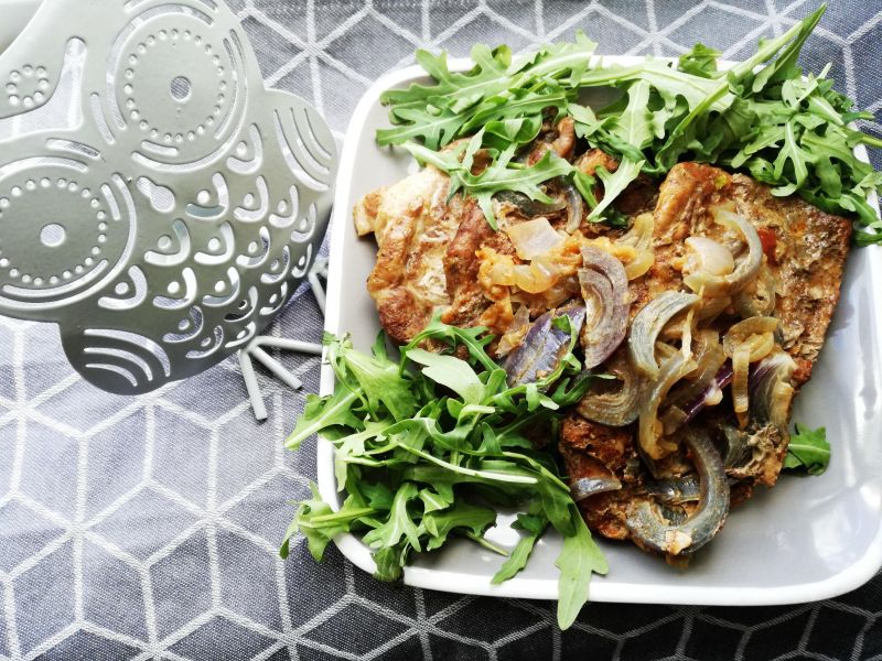 Pieczony schab w cebuli