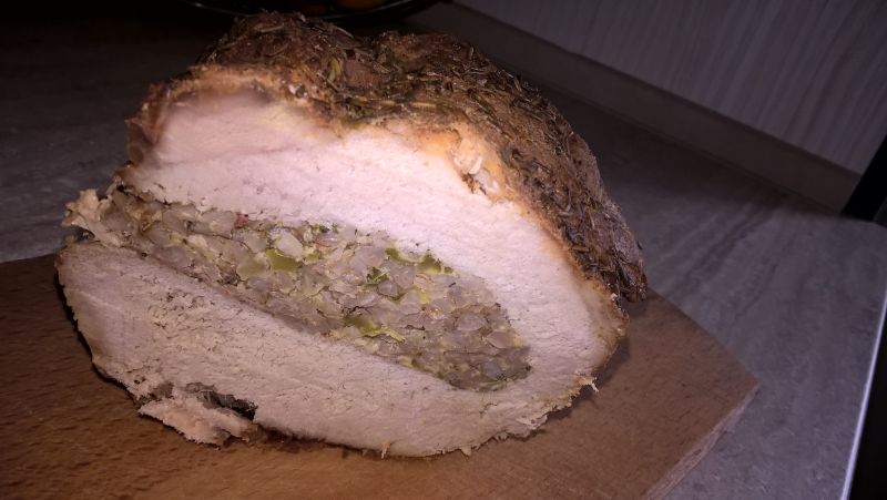 Pieczony schab z farszem gryczanym