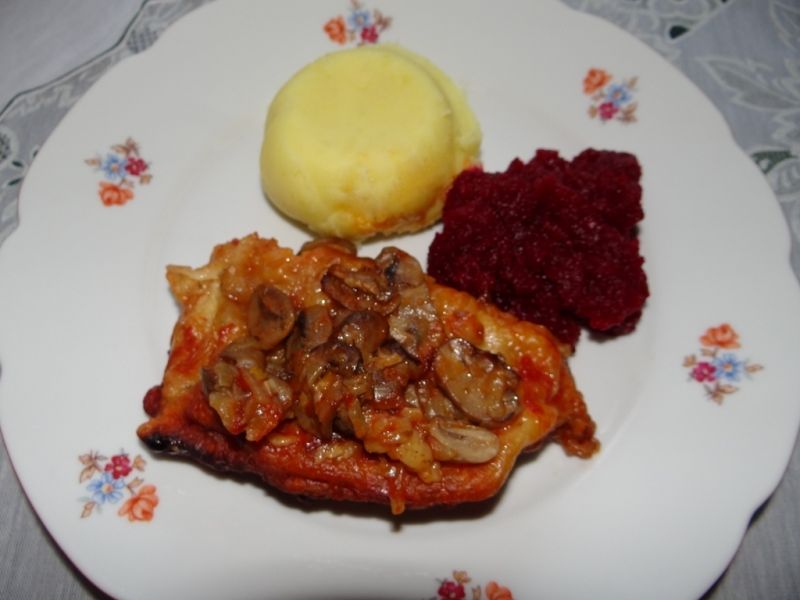 Pieczony schab z pieczarkami Pieczony schab z pieczarkami