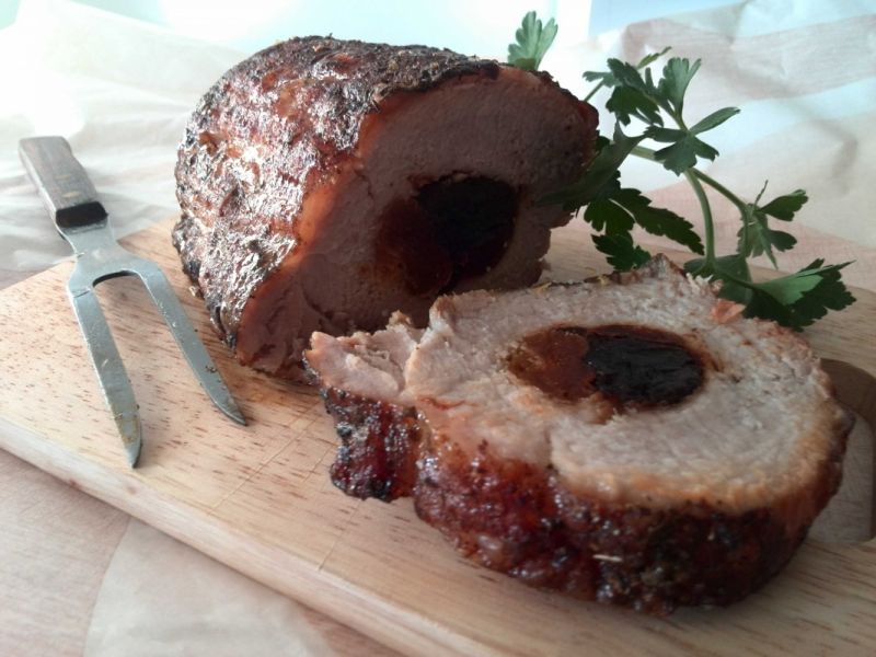 Pieczony schab ze śliwką i morelą