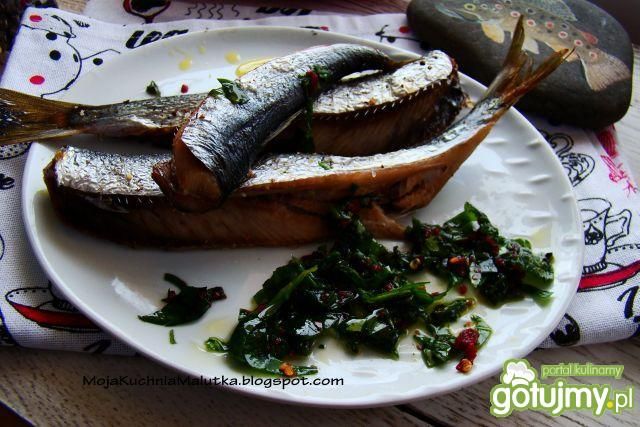 Pieczony śledz z dipem szpinakowym 