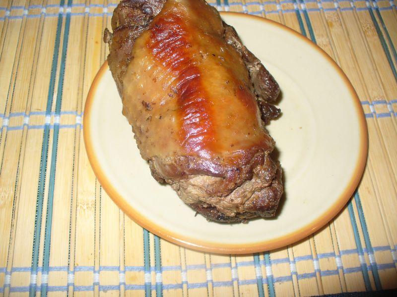 Pieczony udziec z indyczy ze skórką