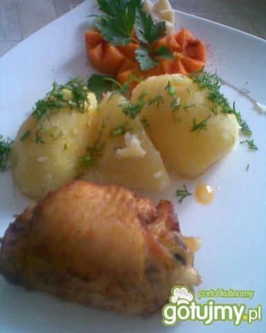 Pieczony udziec z kurczaka.