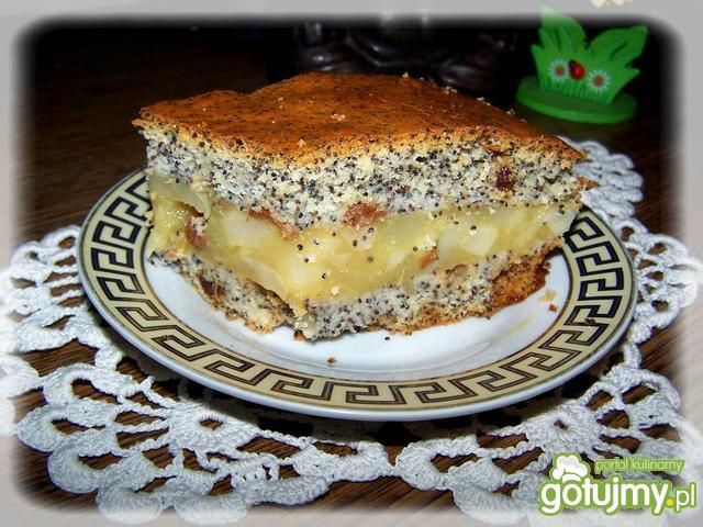 Piegusek przekładany owocami. Piegusek przekładany owocami.