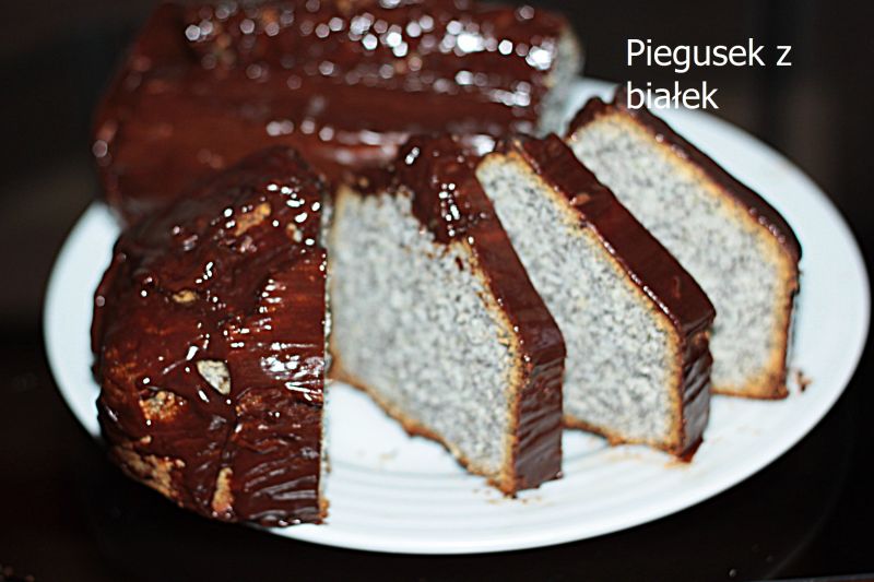 Piegusek z białek w czekoladzie