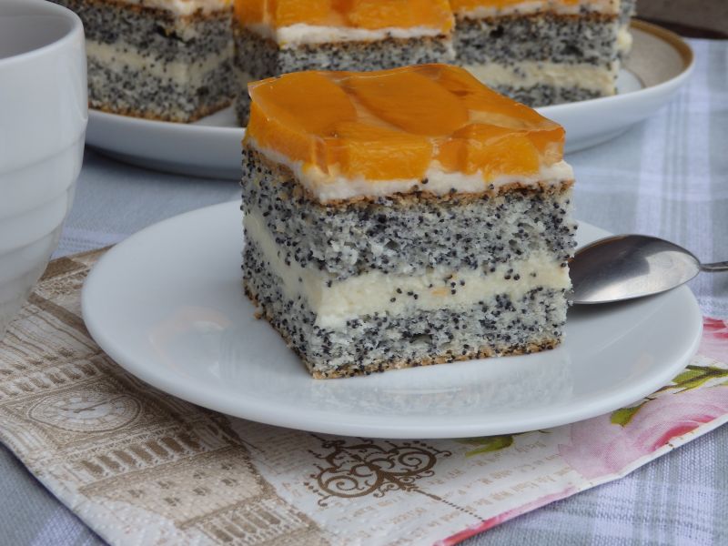 Piegusek z brzoskwiniami 