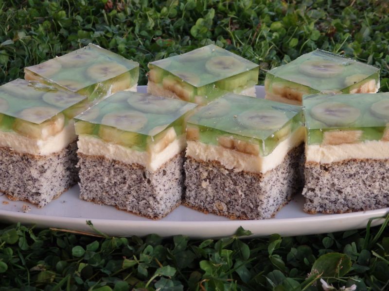 Piegusek z kremem waniliowym i bananami