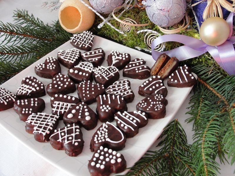 Pierniczki królewskie z marcepanem Pierniczki królewskie z marcepanem