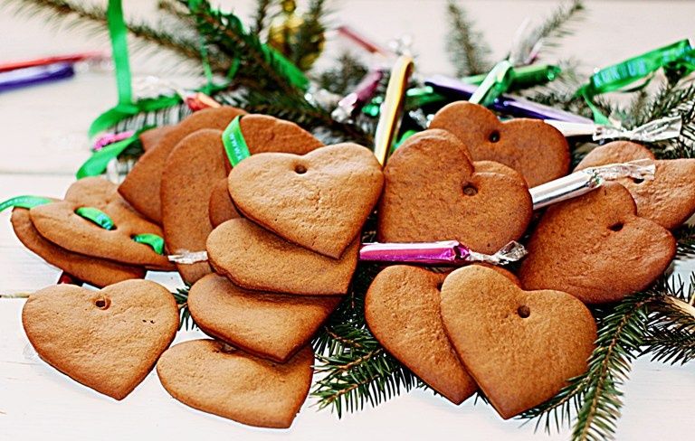 Pierniczki serduszka  do powieszenia na choinkę Pierniczki serduszka  do powieszenia na choinkę