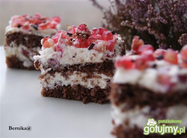 Piernik biszkoptowy z granatem Piernik biszkoptowy z granatem