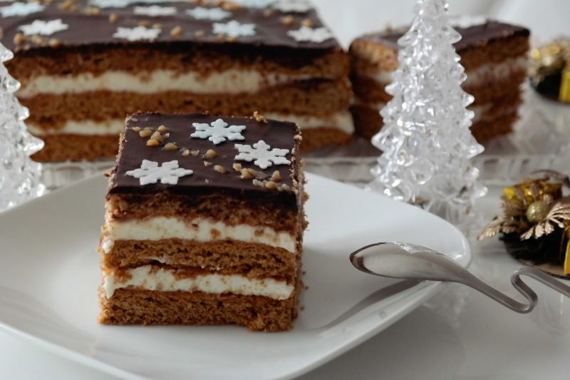 Piernik miodowy z masą z kaszy manny