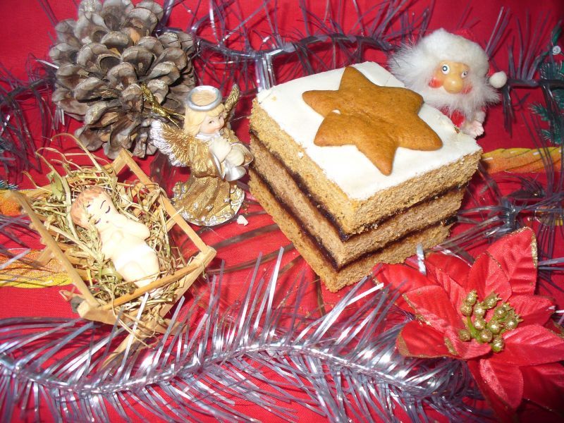 Piernik staropolski  z lukrem  ozdobiony gwiazdką Piernik staropolski  z lukrem  ozdobiony gwiazdką