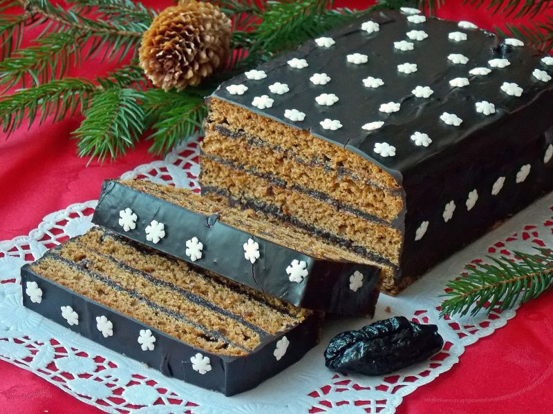Piernik staropolski z suszonymi śliwkami Piernik staropolski z suszonymi śliwkami