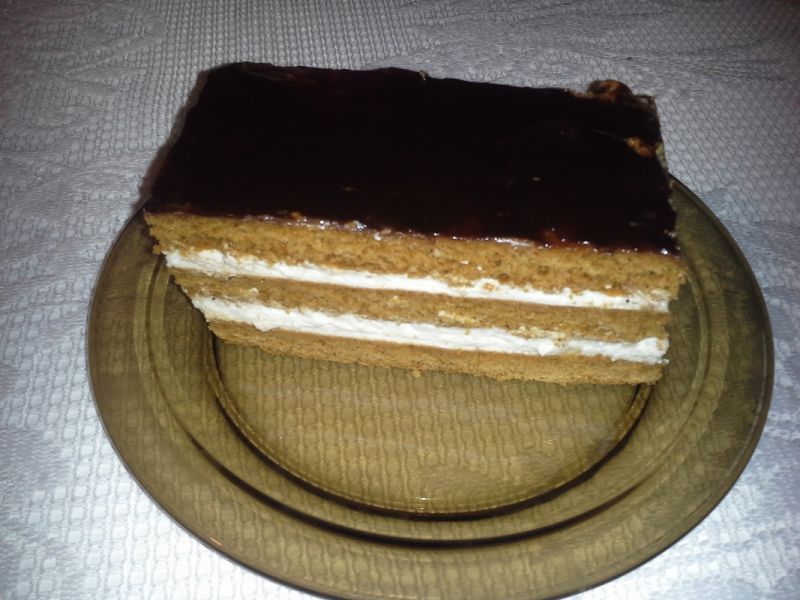 Piernik z kremem śmietankowym