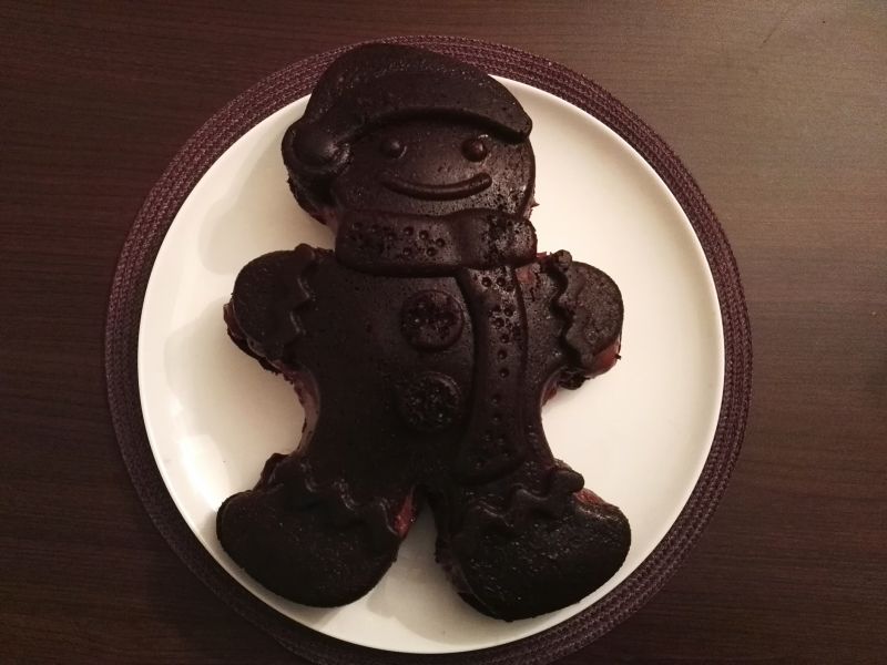 Piernik z kremem z nutelli i konfiturą wiśniową