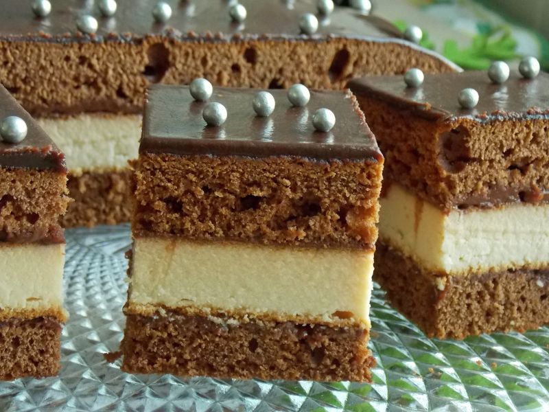 Piernik z marcepanem