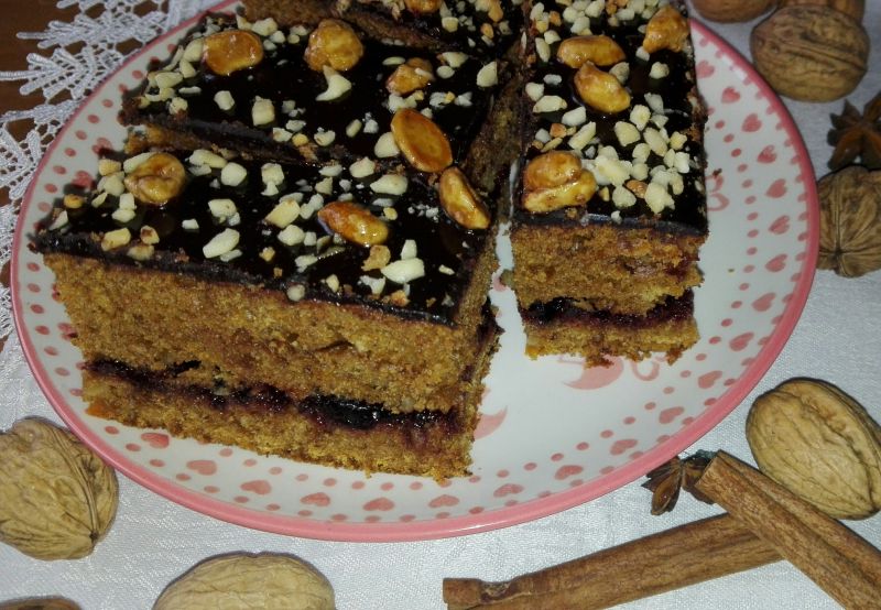 Piernik z orzechami ziemnymi