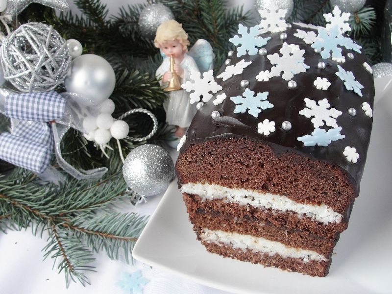 Piernik z powidłami i masą kokosową Piernik z powidłami i masą kokosową