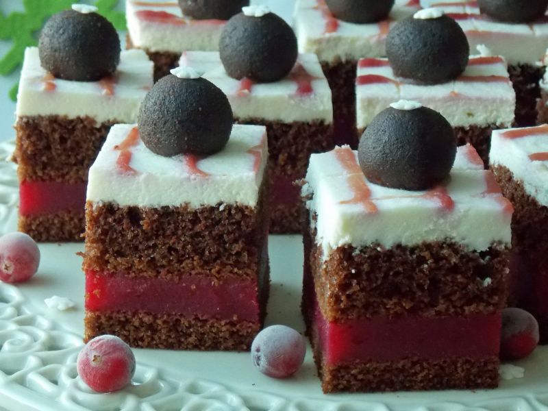 Piernik z żurawiną i białą czekoladą Piernik z żurawiną i białą czekoladą