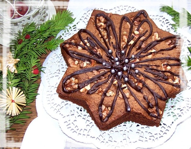 Piernikowa gwiazdka przekładana masą karmelową Piernikowa gwiazdka przekładana masą karmelową