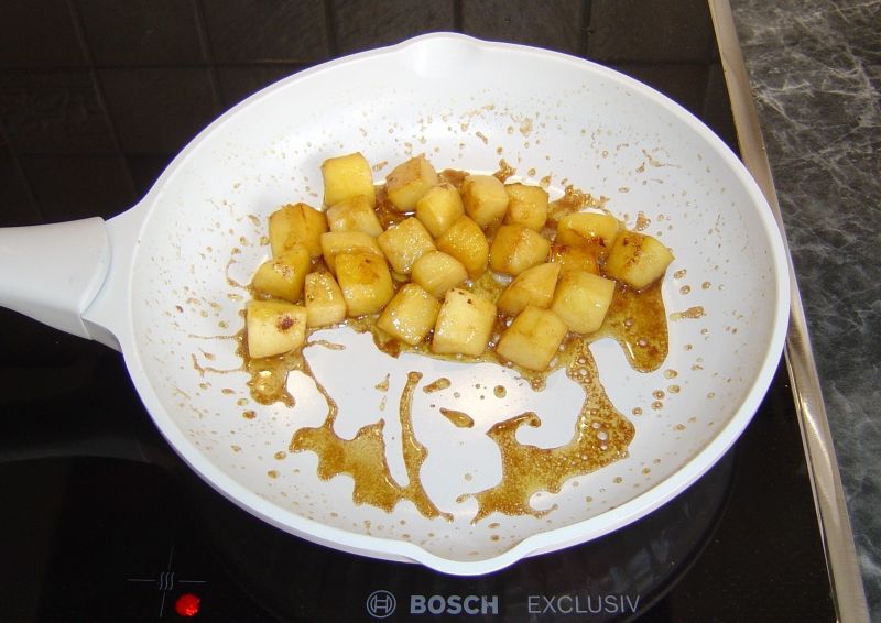 Piernikowa owsianka z karmelizowanymi jabłkami