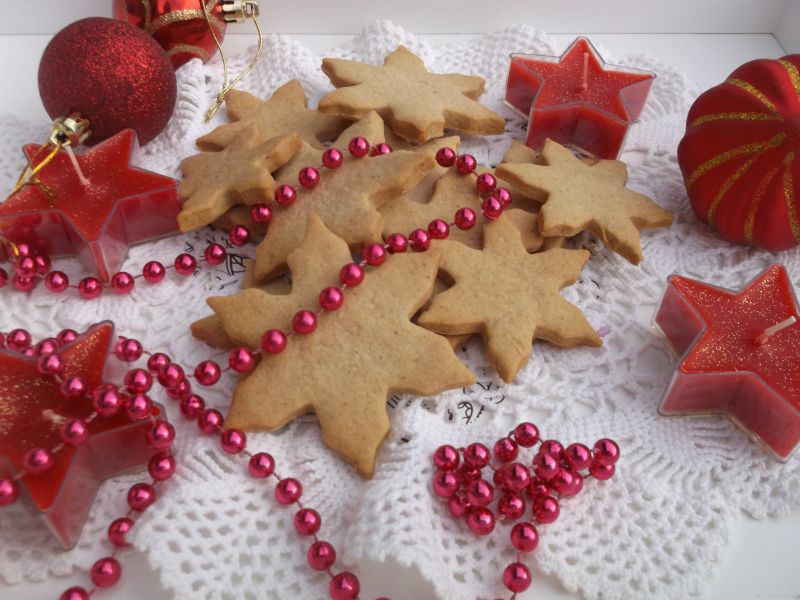 Piernikowe kruche ciasteczka z nutką kardamonu Piernikowe kruche ciasteczka z nutką kardamonu