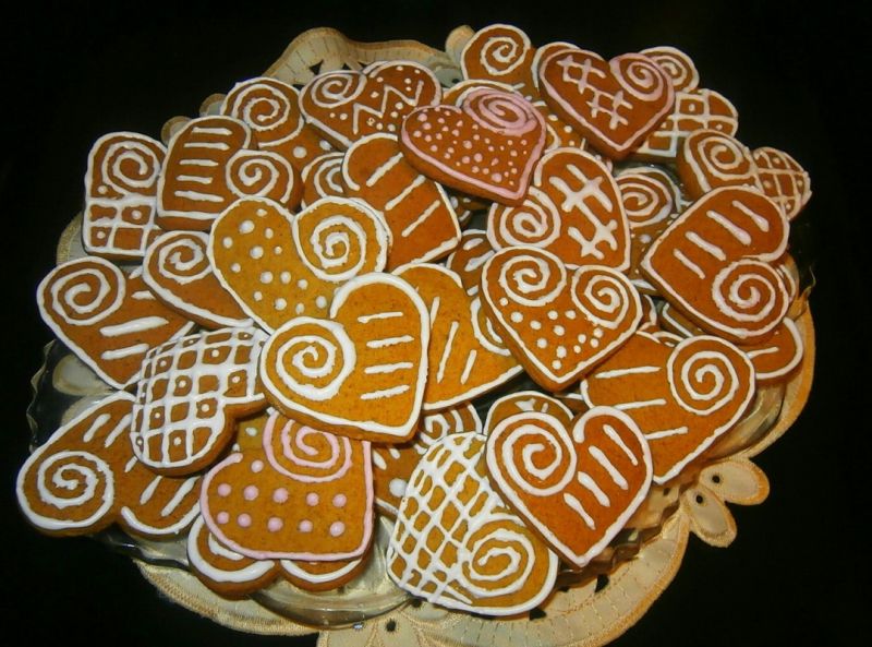 Piernikowe lukrowane serduszka Piernikowe lukrowane serduszka