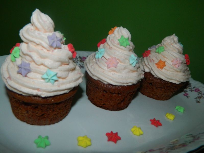 Piernikowe muffinki z kremem malinowym 