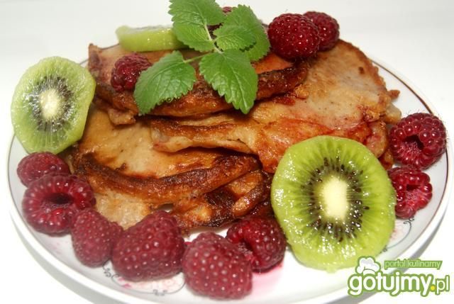 Piernikowe racuchy z malinami i kiwi  Piernikowe racuchy z malinami i kiwi