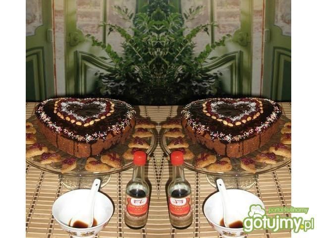 Piernikowe serce z  sosem sojowym Piernikowe serce z  sosem sojowym