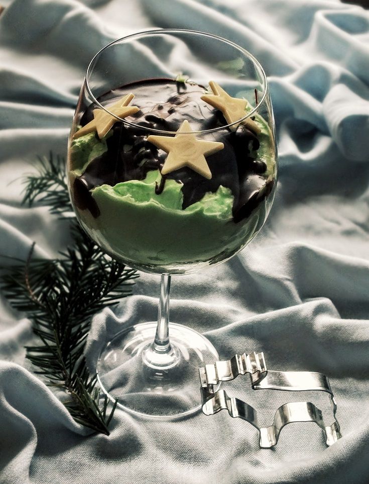 Piernikowy crumble z kremem miętowym