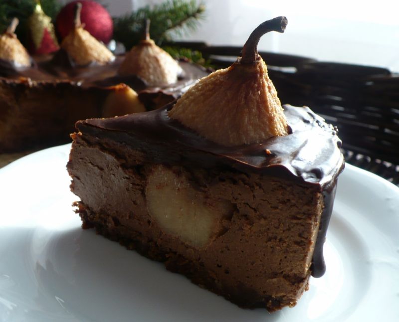 Piernikowy sernik czekoladowy z gruszkami