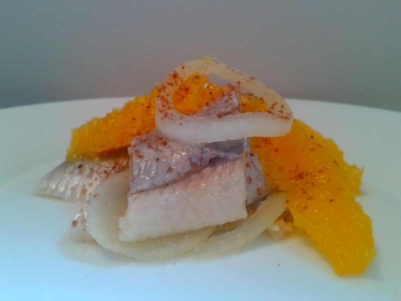 Piernikowy śledź marynowany z pomarańczą