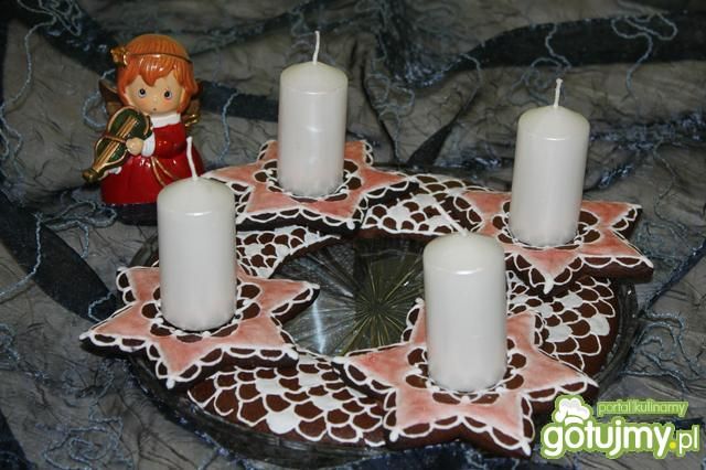 Piernikowy wieniec adwentowy Piernikowy wieniec adwentowy