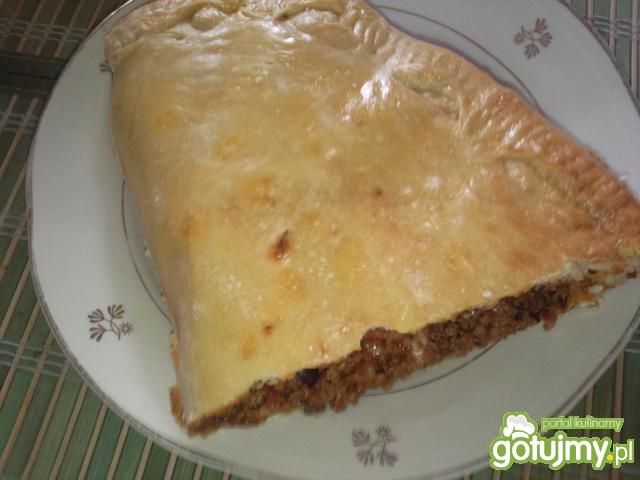 Pieróg z mięsnym nadzieniem Pieróg z mięsnym nadzieniem