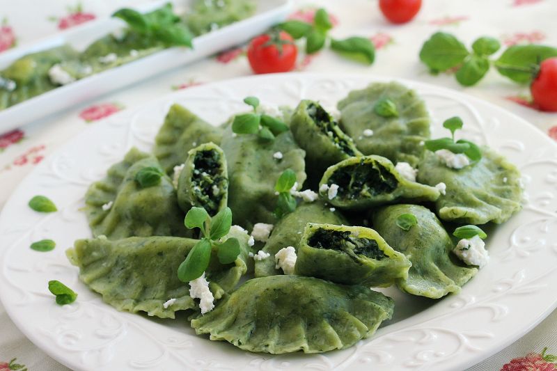 Pierogi bazyliowo szpinakowe