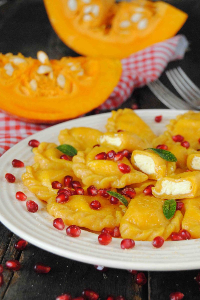 Pierogi dyniowo- serowe z granatem Pierogi dyniowo- serowe z granatem