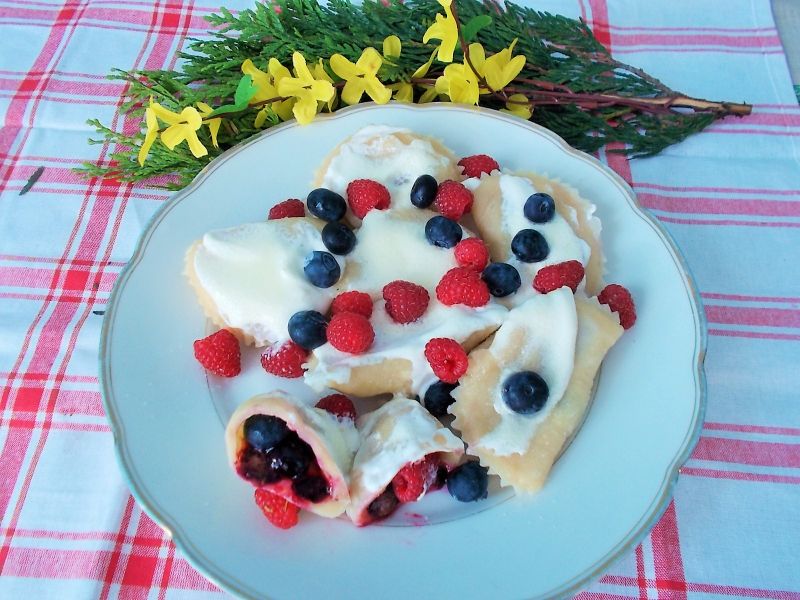 Pierogi malinowo jagodowe Pierogi malinowo jagodowe