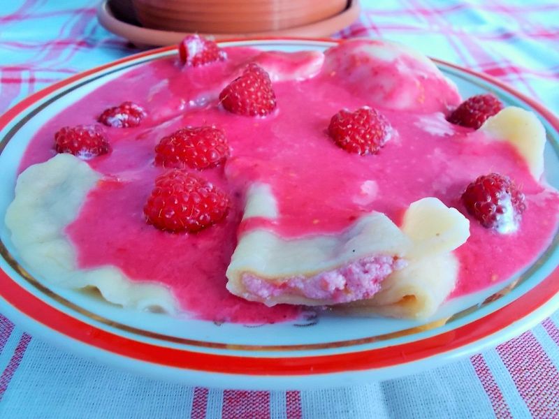 Pierogi malinowo serowe Pierogi malinowo serowe