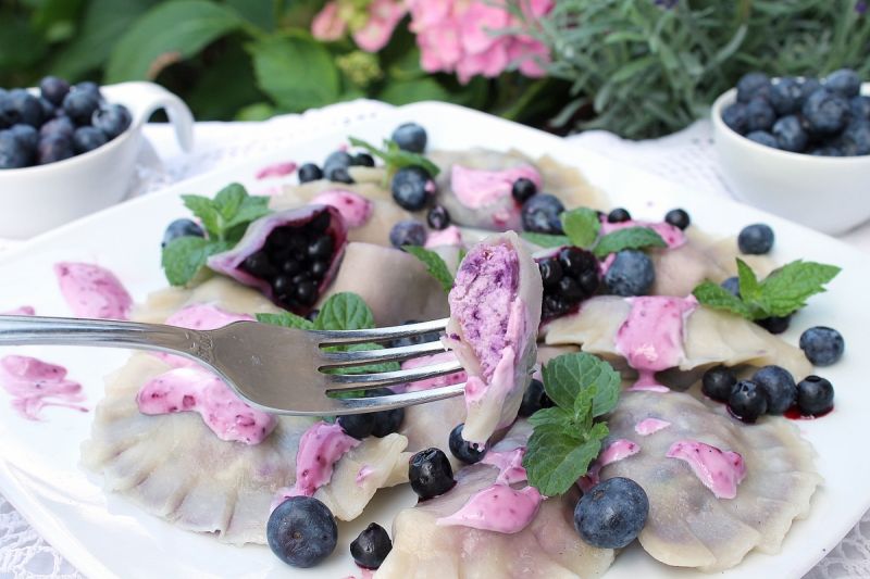 Pierogi maślane jagodowo serowe Pierogi maślane jagodowo serowe