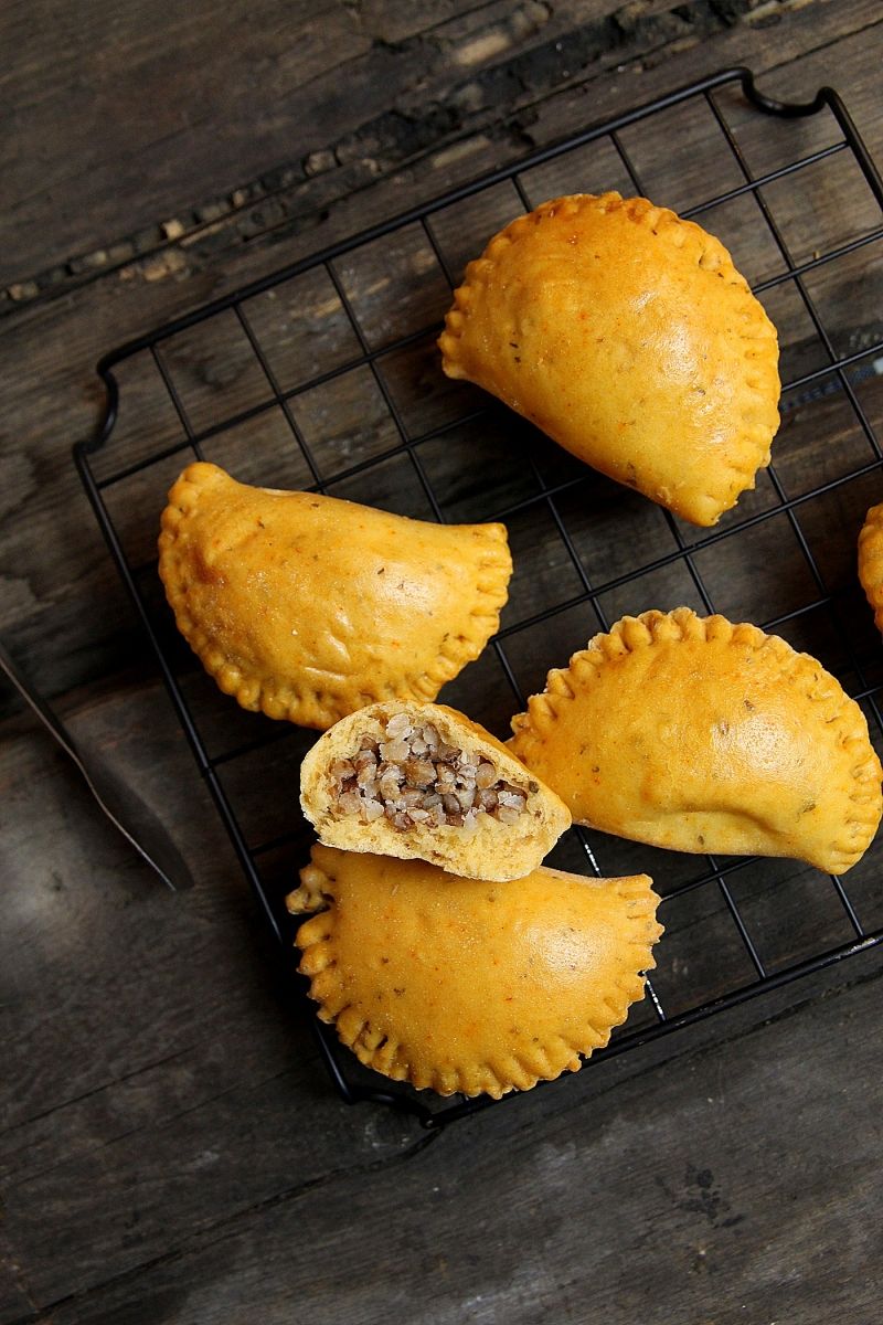 Pierogi pieczone z kaszą i serkiem kozim Pierogi pieczone z kaszą i serkiem kozim