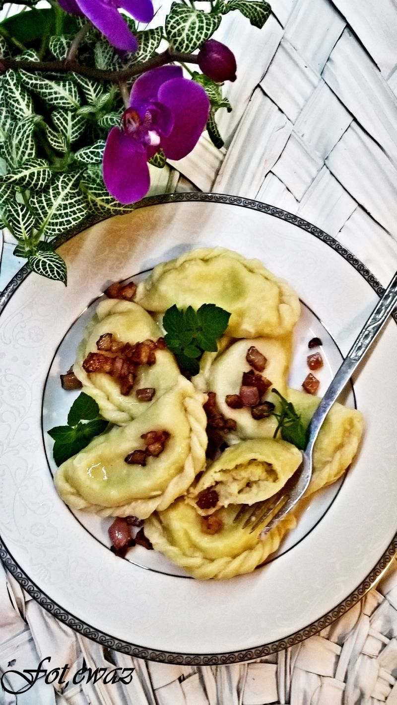 Pierogi ruskie na cieście z masłem 
