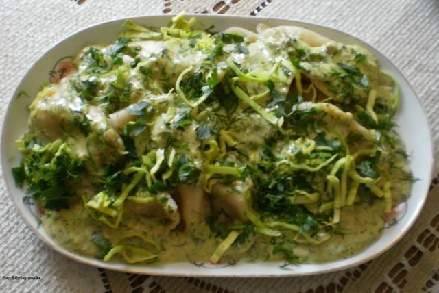 Pierogi ruskie z sosem serowo-ziołowym B Pierogi ruskie z sosem serowo-ziołowym B