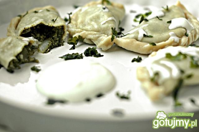 Pierogi szpinakowe z serem feta