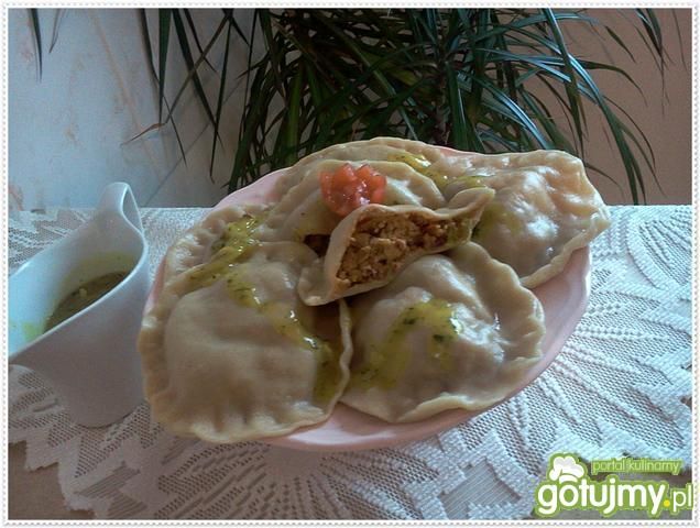 Pierogi ufoki z kurczakiem i pekinką Pierogi ufoki z kurczakiem i pekinką
